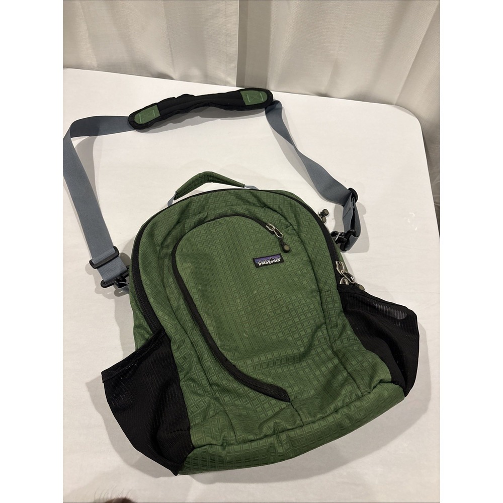 Patagonia Vintage 30L Messenger Laptop‎ Sling Bag With Strap Green/Black